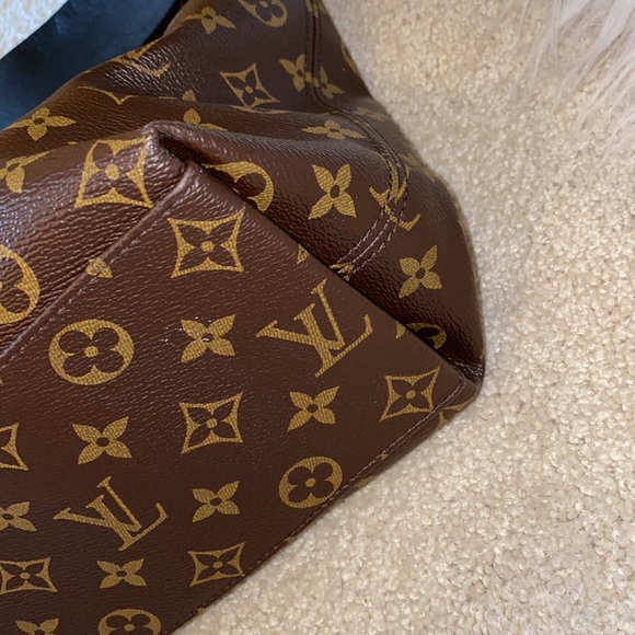 Louis Vuitton Tulleries Hobo - Picture 5 of 6